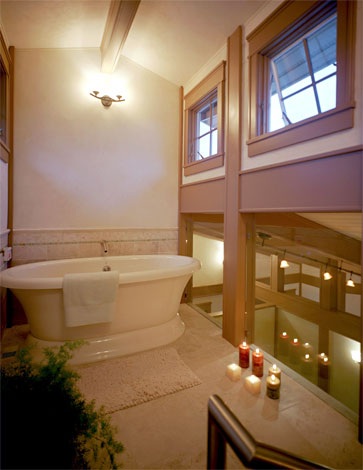 Photo Upper Bathtub Space